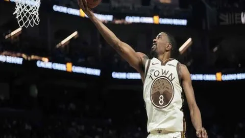 曼联安东尼门前解围意外成亮点，阿莫林失误让观众捧腹